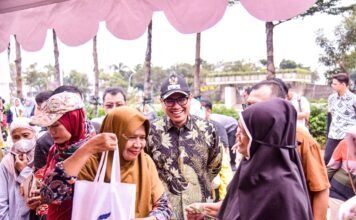 Wakil Wali Kota Pilar Saga Hadiri Bazar Ramadan di Kecamatan Pamulang