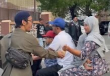 Berseragam Gamis, Komunitas Honda Win Tangkot Bagikan Takjil Gratis