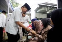 Di Berkahnya Ramadhan, Sachrudin – Maryono Kompak Berbagi Santunan