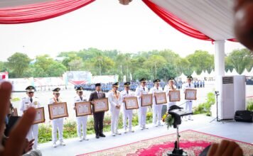 Hari Otonomi Daerah 2025, Berkinerja Terbaik Pemkot Tangsel Diganjar Penghargaan dari Kemendagri