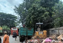 Dinas Lingkungan Hidup Tangsel Gelar Operasi Bersih Berkala di Pasar Cimanggis