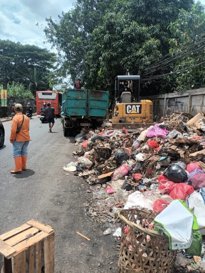 DLH TANGSEL OPSIH DI PASAR CIMANGGIS