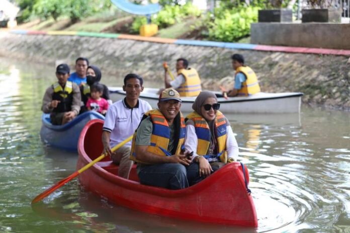 kota tangerang gratiskan kano malam