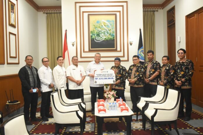 BAWASLU TANGSEL KEMBALIKAN SILPA HIBAH