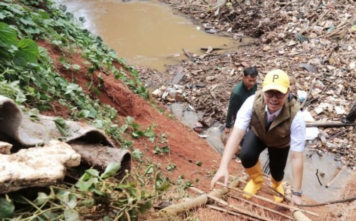 PILAR - TUMPUKAN SAMPAH RMJ 02