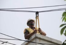 Wali Kota Tangerang Respon Keluhan Warga, Tata Kabel Semrawut dan Perkuat Turap