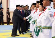 Pesan Wali Kota Benyamin Davnie Saat Mengukuhkan 50 Anggota Paskibraka Tangsel 2025