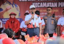 Sambut HUT RI ke 80, Wali Kota Tangerang Buka Gerak Jalan Bersama