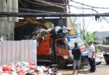 Pemkot Tangerang Kerahkan 20 Armada Kebersihan untuk Atasi Penumpukan Sampah di TPS Pasar Rubuh Pemkot Tangerang Kerahkan 20 Armada Kebersihan untuk Atasi Penumpukan Sampah di TPS Pasar Rubuh