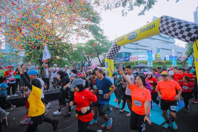 9555 Benyamin Lepas Ribuan Peserta Road to Tangsel Marathon 2025 di CFD BSD