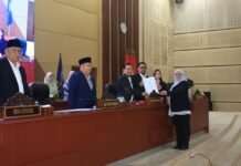 DPRD Tangsel Serahkan Raperda Fasilitasi Penyelenggaraan Pesantren ke Wali Kota Benyamin
