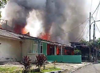 Gambar WhatsApp 2025-09-03 pukul 15.11.56_51e46594 Asrama Polri di Serpong Terbakar Siang Ini, 6 Unit Mobil Damkar Dikerahkan