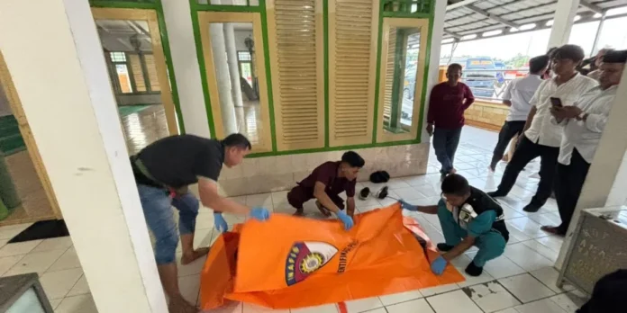 Warga Temukan Pengemis Meninggal di Masjid Terminal Pakupatan Serang, Polisi Lakukan Penyelidikan