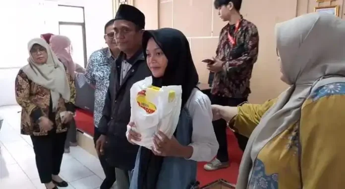 Stimulus Gizi: Pemprov Banten Salurkan Beras dan Susu untuk 1.200 Warga Pandeglang