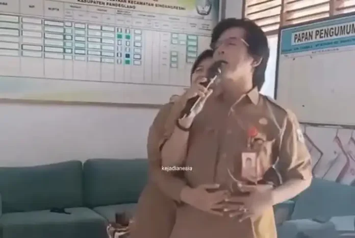 Sekolah Jadi Tempat Karaoke, Aksi Kepsek dan Guru SD Pandeglang yang Viral Disorot Warganet