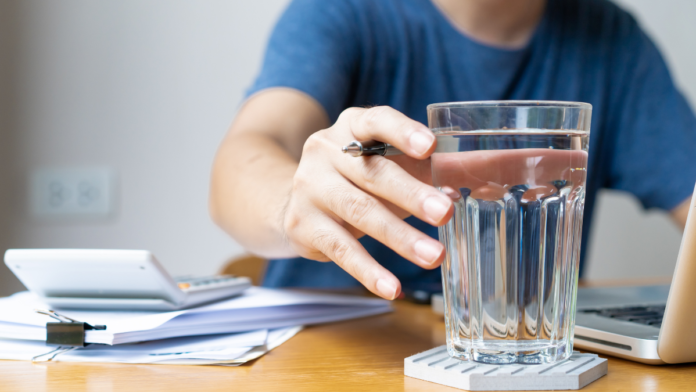 akibat-kurang-minum-air-putih-1 Bahaya Minum Air Putih Terlalu Banyak, Begini Penjelasan Pakar