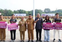 Bupati Tangerang Beri Penghargaan Atlet Berprestasi di Peringatan Haornas 2025 Bupati Tangerang Beri Penghargaan Atlet Berprestasi di Peringatan Haornas 2025