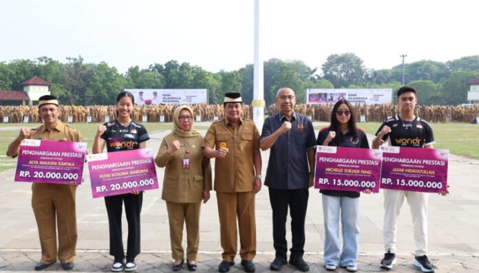 berita-ce6221b2-1aab-4a7d-8e74-2fda941a21d7 Bupati Tangerang Beri Penghargaan Atlet Berprestasi di Peringatan Haornas 2025