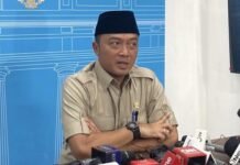Istana Cari Solusi Pegawai SPBU Swasta Dirumahkan Imbas BBM Kosong Istana Cari Solusi Pegawai SPBU Swasta Dirumahkan Imbas BBM Kosong