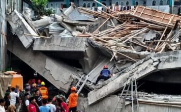 Tragedi Musala Ambruk di Sidoarjo, Puluhan Korban Dilarikan ke RS dan 1 Meninggal Dunia Tragedi Musala Ambruk di Sidoarjo, Puluhan Korban Dilarikan ke RS dan 1 Meninggal Dunia