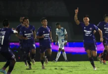 Carlos Pena Ungkap Rahasia di Balik Tren Positif Persita: Mentalitas Lebih Penting dari Nama Besar Carlos Pena Ungkap Rahasia di Balik Tren Positif Persita: Mentalitas Lebih Penting dari Nama Besar