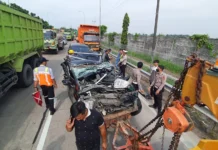 Tragedi di Exit Tol Cilegon Timur: Xpander Ringsek, Sopir Truk Akui Rem Blong Tragedi di Exit Tol Cilegon Timur: Xpander Ringsek, Sopir Truk Akui Rem Blong