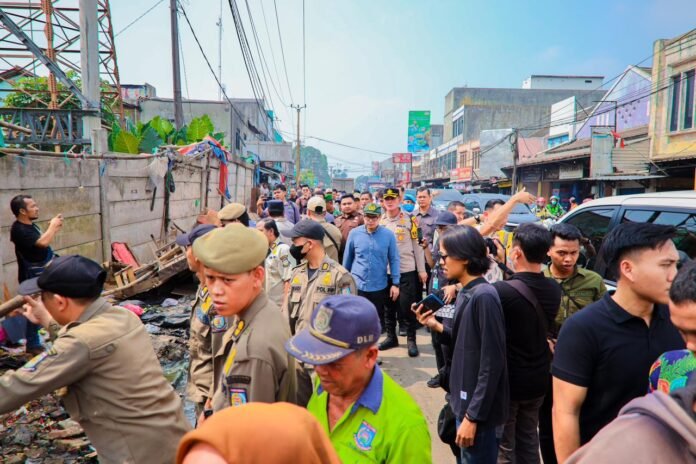 9914 Untuk Kenyamanan Warga, Pemkot Tangsel Tertibkan PKL dan Parkir Liar di Kawasan Pasar Serpong