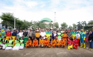 Wakil Wali Kota Tangsel Dorong Warga Rutin Gelar Kerja Bakti Lewat Gerakan Jumat Bersih Wakil Wali Kota Tangsel Dorong Warga Rutin Gelar Kerja Bakti Lewat Gerakan Jumat Bersih