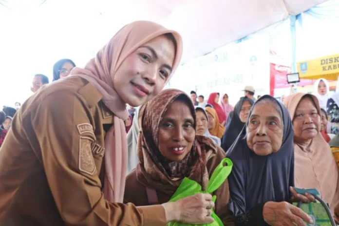 IMG-20251006-WA0029.jpg Ratusan Warga Empat Kecamatan Terima Paket Sembako dari Pemkab Serang