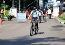 Bersepeda ke Kantor, Sachrudin Ajak Pegawai Terapkan Hidup Sehat dan Bebas Polusi