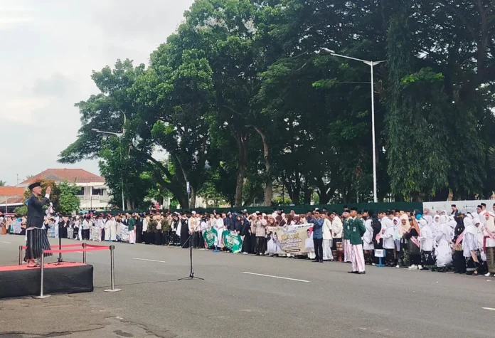 baac6291-1804-455e-9bf2-d9c4376d5470 Hari Santri Nasional 2025, Ribuan Santri Lebak Gelorakan Nilai Perjuangan dan Keteladanan