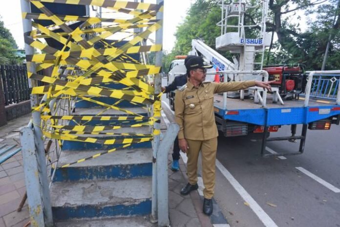 bank-foto-4hP1pbqf4ceVAcfx1F871760440459 JPO Daan Mogot Rusak, Wali Kota Tangerang Turun Langsung dan Janjikan Tindakan Cepat
