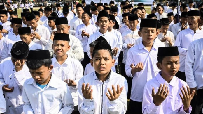 peringatan-hari-santri-nasional-2024-di-tangerang-4_169 Hari Santri 2025: Berikut Contoh Kata-kata Inspiratif yang Menghidupkan Semangat dan Keikhlasan