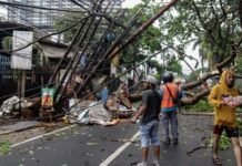 Cuaca Ekstrem Terjang Tangsel, BMKG Ungkap Fenomena Alam di Balik Pohon dan Reklame Bertumbangan Cuaca Ekstrem Terjang Tangsel, BMKG Ungkap Fenomena Alam di Balik Pohon dan Reklame Bertumbangan