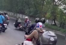 Petaka Truk Minyak Tumpah di Jalan Cacing Jaktim, Pemotor Satu per Satu Tergelincir Petaka Truk Minyak Tumpah di Jalan Cacing Jaktim, Pemotor Satu per Satu Tergelincir