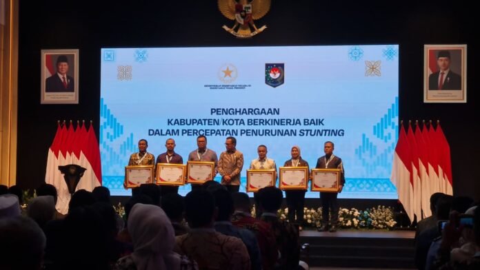 Sukses Turunkan Stunting, Tangsel Diganjar Penghargaan Nasional di Rakornas 2025