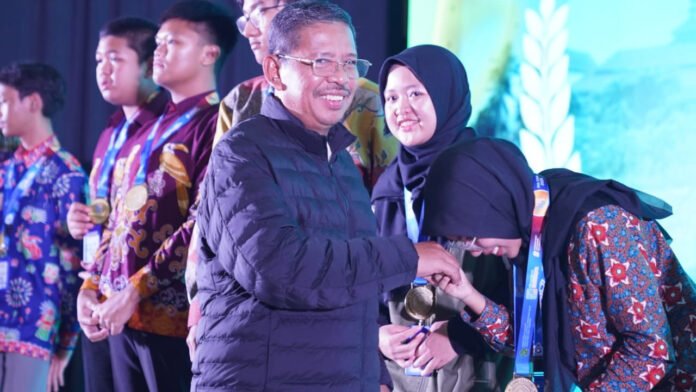 Perwakilan IC Serpong dan MTsN 1 Kota Serang Curi Perhatian di OMI Nasional 2025