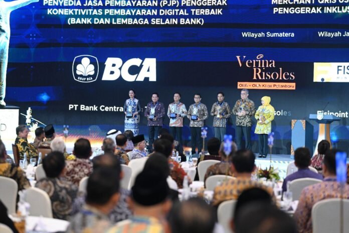 Wali Kota Benyamin Terima Penghargaan TP2DD Kota Terbaik 2025 di Hadapan Presiden