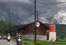Semeru Meletus Lagi, Awan Panas 5,5 KM Kejar Permukiman, Warga Kabur Semeru Meletus Lagi, Awan Panas 5,5 KM Kejar Permukiman, Warga Kabur