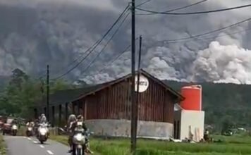 Semeru Meletus Lagi, Awan Panas 5,5 KM Kejar Permukiman, Warga Kabur Semeru Meletus Lagi, Awan Panas 5,5 KM Kejar Permukiman, Warga Kabur