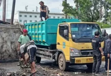 Penanganan Intensif DLH Tangsel, Sampah di Sekitar Pasar Cimanggis Mulai Terangkut Penanganan Intensif DLH Tangsel, Sampah di Sekitar Pasar Cimanggis Mulai Terangkut