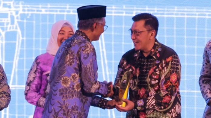 1764853293_1 Kinerja Konstruksi Diapresiasi, Tangsel Raih Prestasi Bergengsi 2025