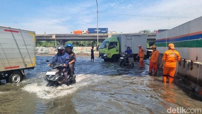 Satu RT Masih Terdampak Banjir Rob di Jakarta Utara Sore Ini