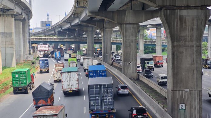 Pemerintah Batasi Mobil Barang Jelang Nataru 2025, Cek Rinciannya Sekarang!