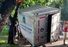 Insiden Mobil MBG di Depok, Boks Terpisah dari Rangka Setelah Tersangkut Pohon Insiden Mobil MBG di Depok, Boks Terpisah dari Rangka Setelah Tersangkut Pohon