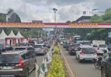 Polisi Berlakukan One Way di Jalan Raya Puncak Pagi Ini Polisi Berlakukan One Way di Jalan Raya Puncak Pagi Ini