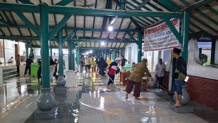 IMG-20260102-WA0024_2 Diterjang Banjir Setinggi Lutut, Ziarah di Banten Lama Tetap Berlanjut