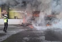 Bus Rombongan Peziarah Terbakar di Tol Japek, Diduga Akibat Korsleting Bus Rombongan Peziarah Terbakar di Tol Japek, Diduga Akibat Korsleting