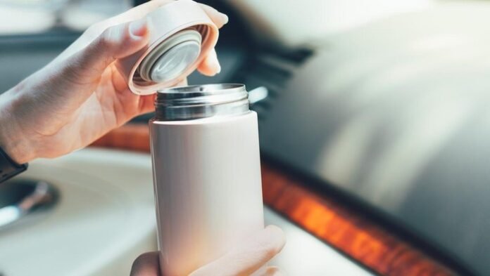 ilustrasi-tumbler-1740139033666_169 Polemik Tumbler di Restoran, Antara Gaya Hidup Hijau dan Standar Keamanan Pangan