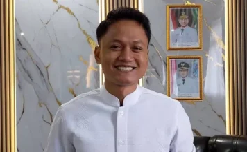 Warga Keluhkan Jalan Rusak Harus Viral Dulu, Ini Respons Wabup Pandeglang Warga Keluhkan Jalan Rusak Harus Viral Dulu, Ini Respons Wabup Pandeglang